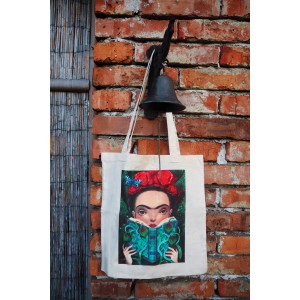 Plátěná taška s barevným vyobrazením Fridy Kahlo. Z druhé strany nápisy.